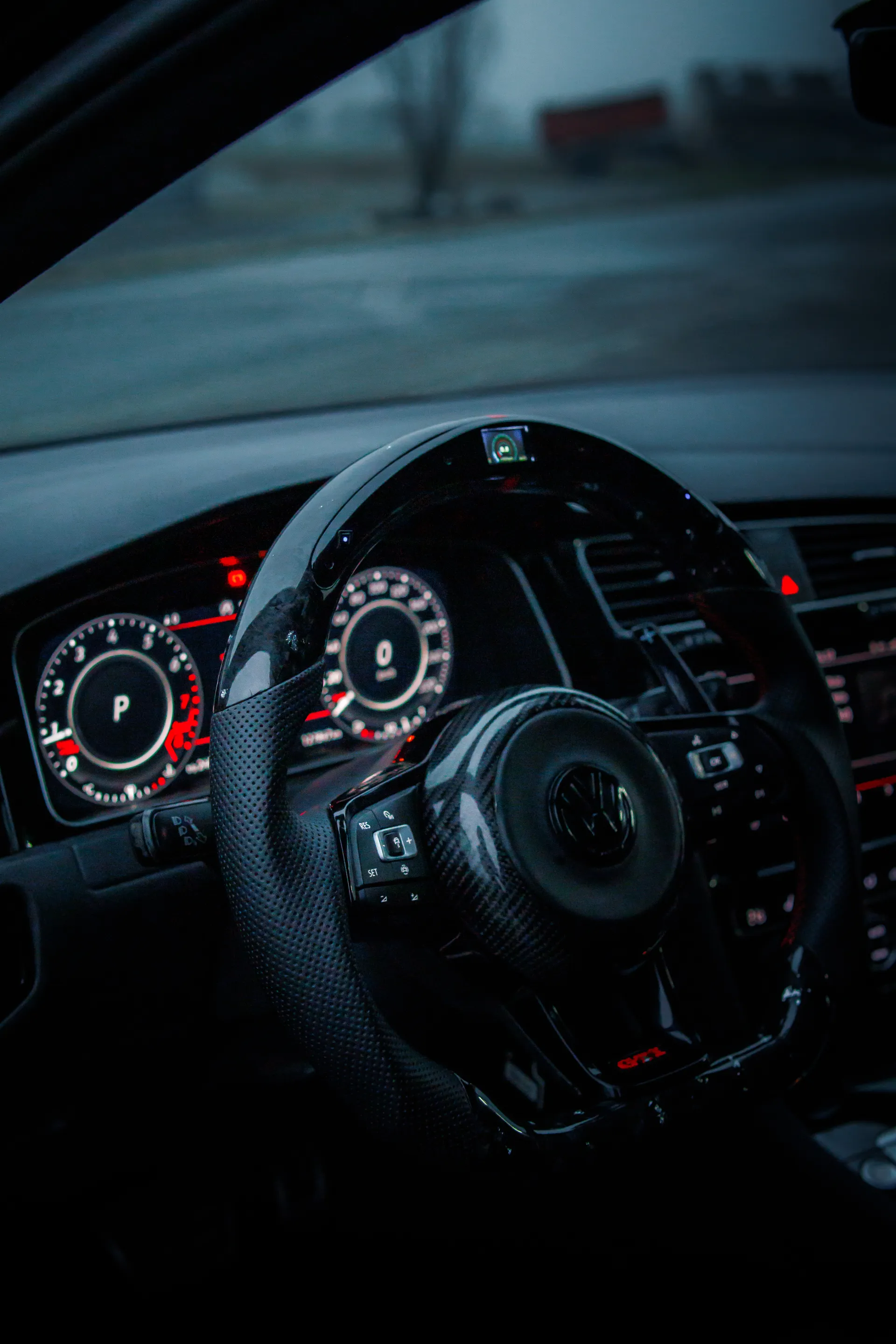 Volant personnalisé sur mesure  - Volant sur mesure en carbone forgé avec cuir surpiqué et Shift LED